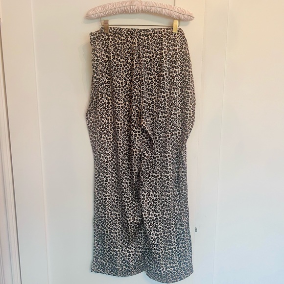 NWT Ann Taylor factory pajama set in leopard print. Top is medium, pants large - Picture 8 of 9